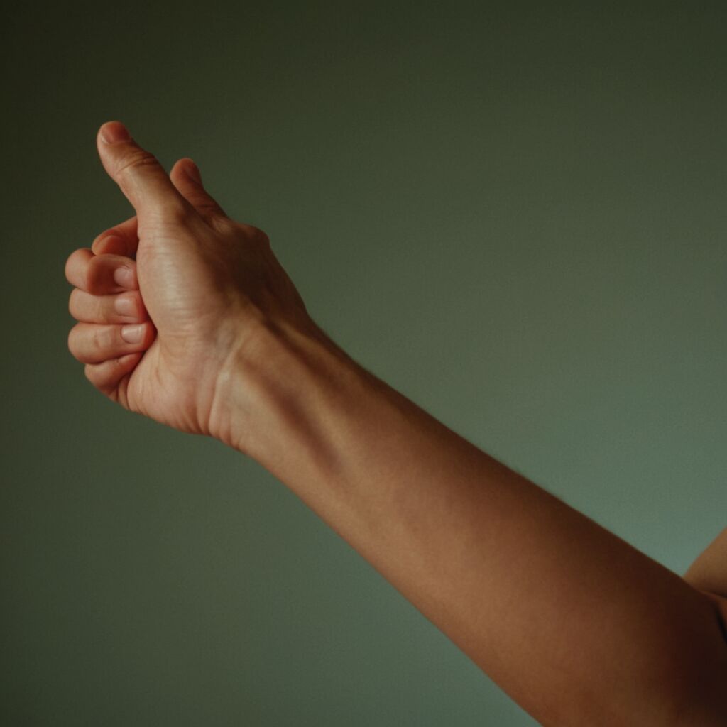 Wenn der linke Arm sich komisch anfühlt: Mögliche Ursachen und Symptome erkennen