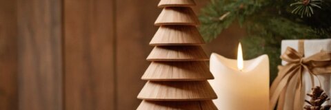 Skandinavischer Weihnachtsbaum aus Holz: Nachhaltige Deko für die Festtage