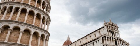 Warum ist der schiefe Turm von Pisa schief? Die faszinierende Geschichte hinter dem Baufehler